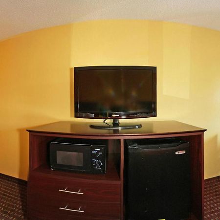 Quality Inn Central Wisconsin Airport Mosinee Номер фото