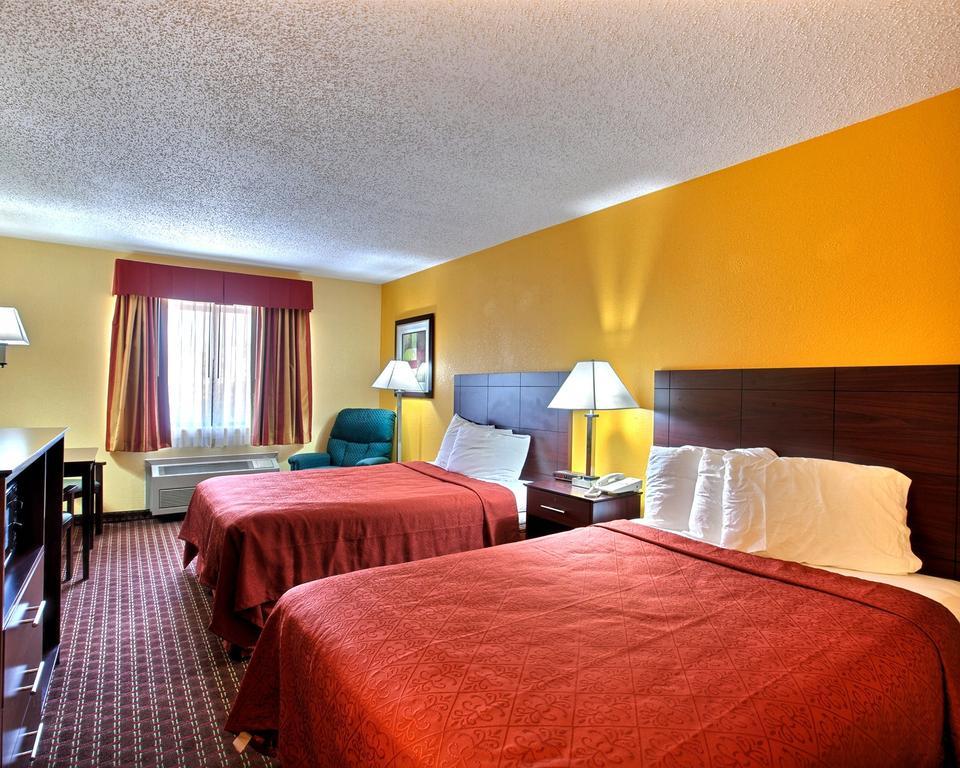 Quality Inn Central Wisconsin Airport Mosinee Экстерьер фото