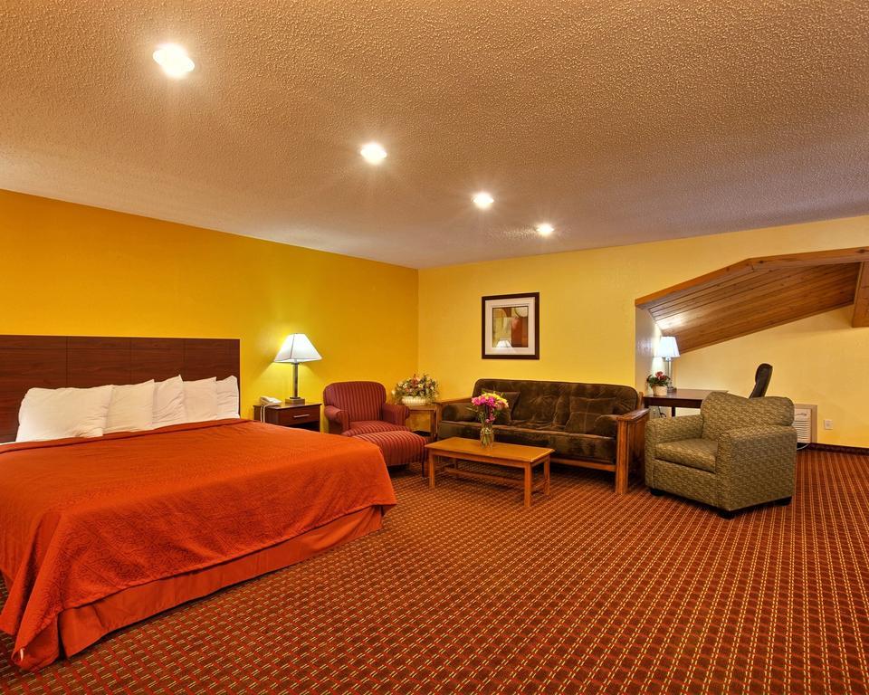 Quality Inn Central Wisconsin Airport Mosinee Экстерьер фото