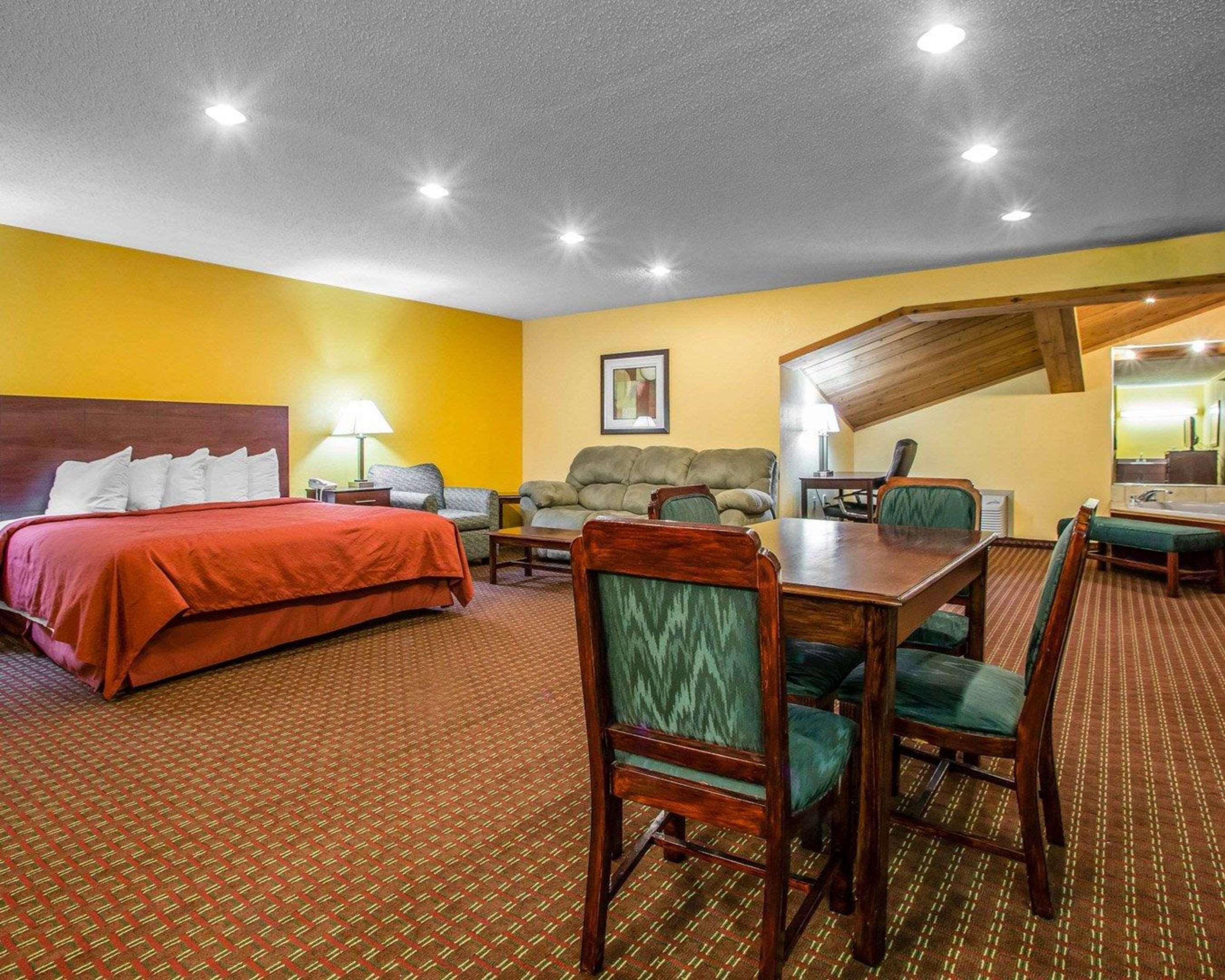 Quality Inn Central Wisconsin Airport Mosinee Экстерьер фото