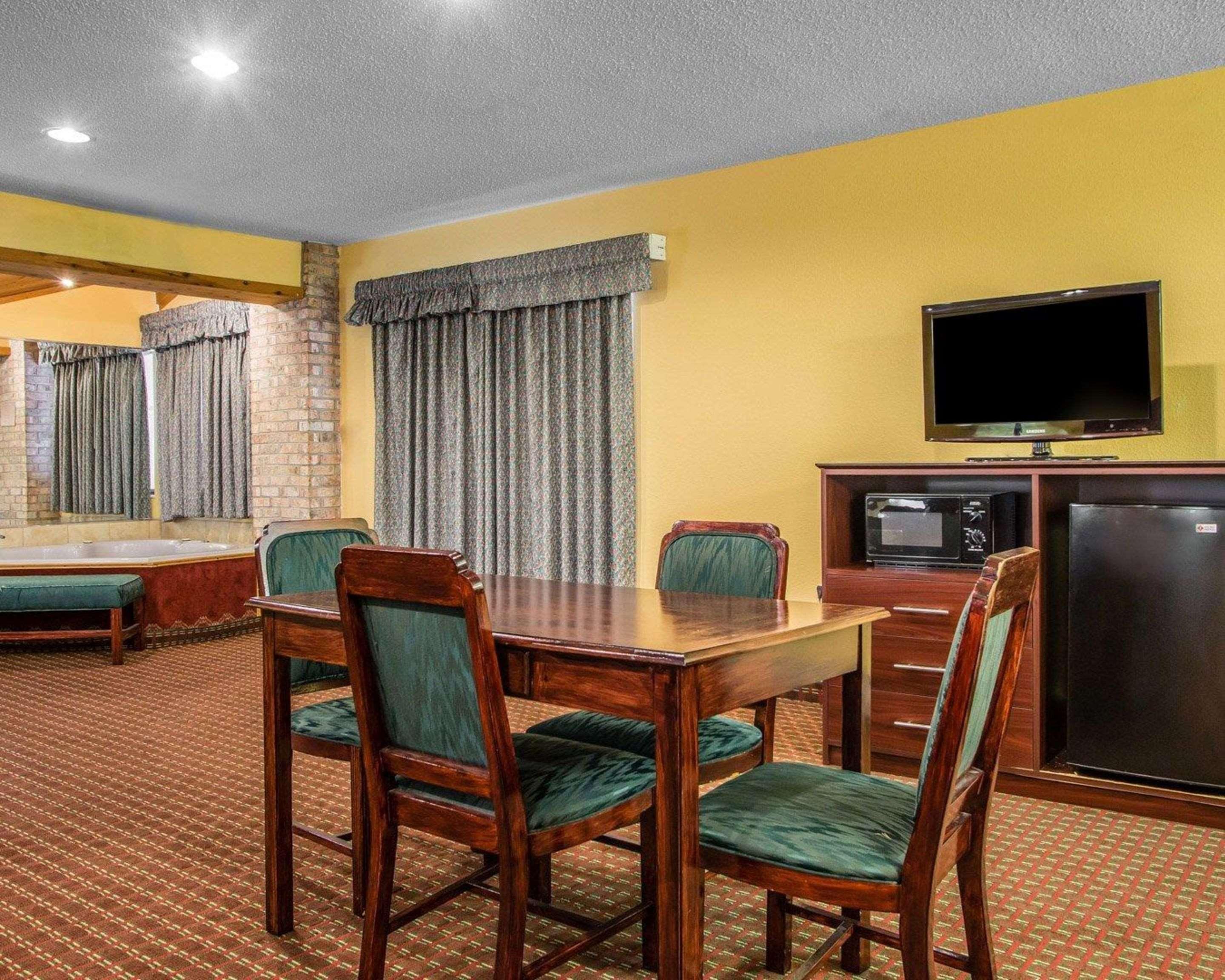 Quality Inn Central Wisconsin Airport Mosinee Экстерьер фото