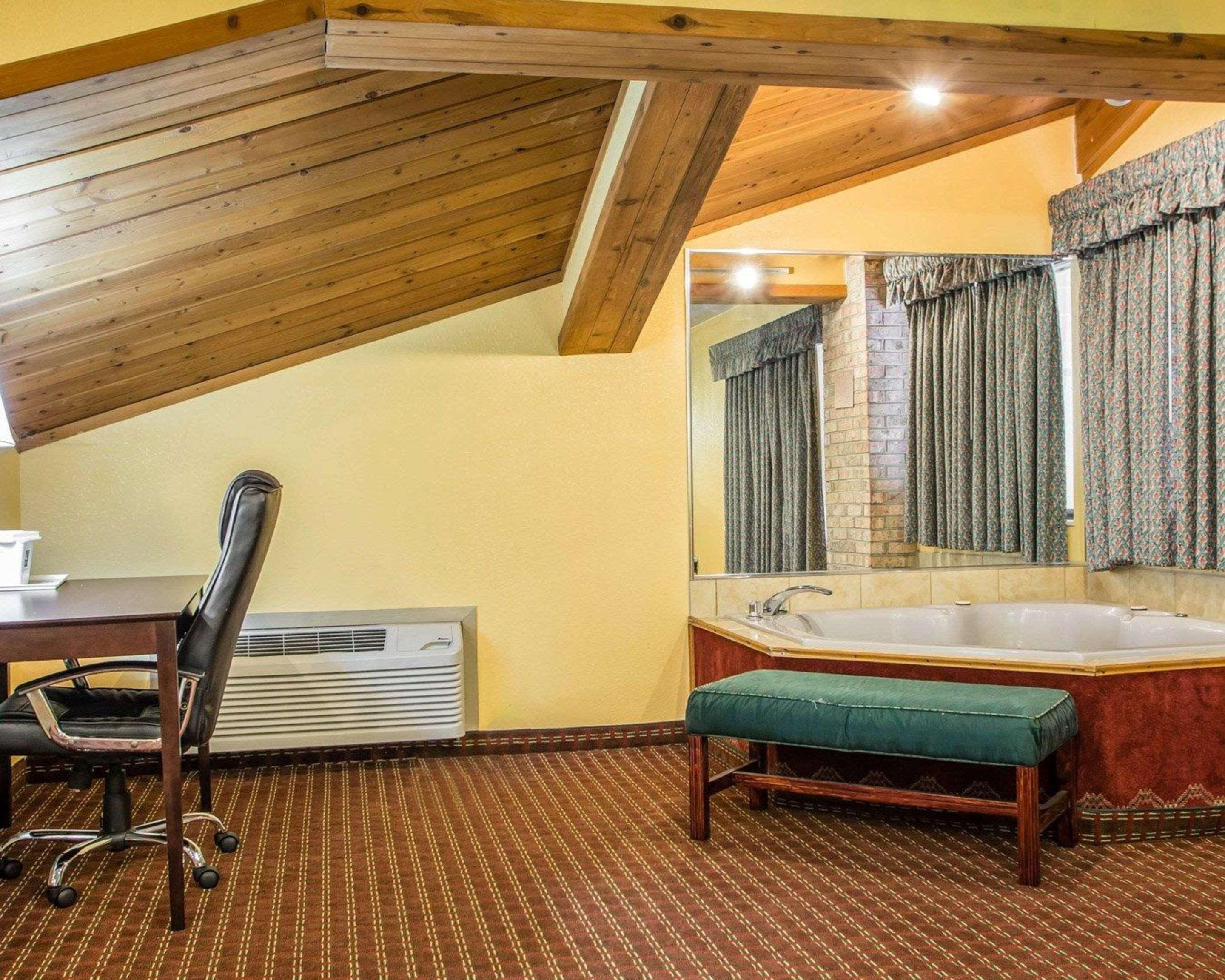 Quality Inn Central Wisconsin Airport Mosinee Экстерьер фото