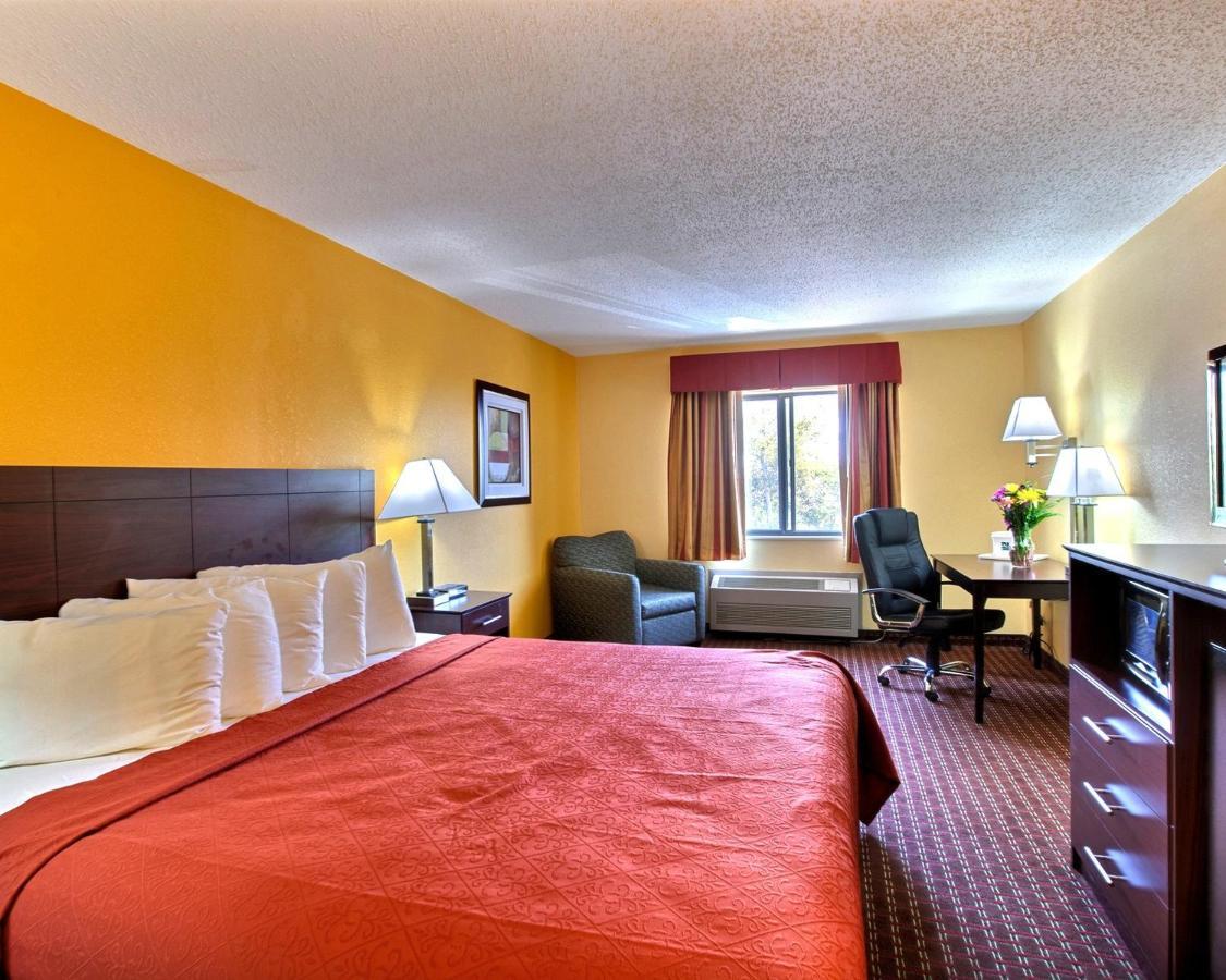Quality Inn Central Wisconsin Airport Mosinee Номер фото