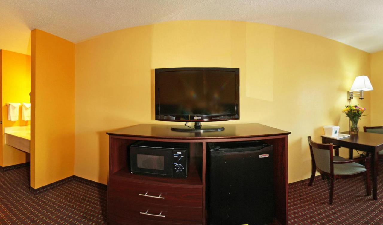 Quality Inn Central Wisconsin Airport Mosinee Номер фото