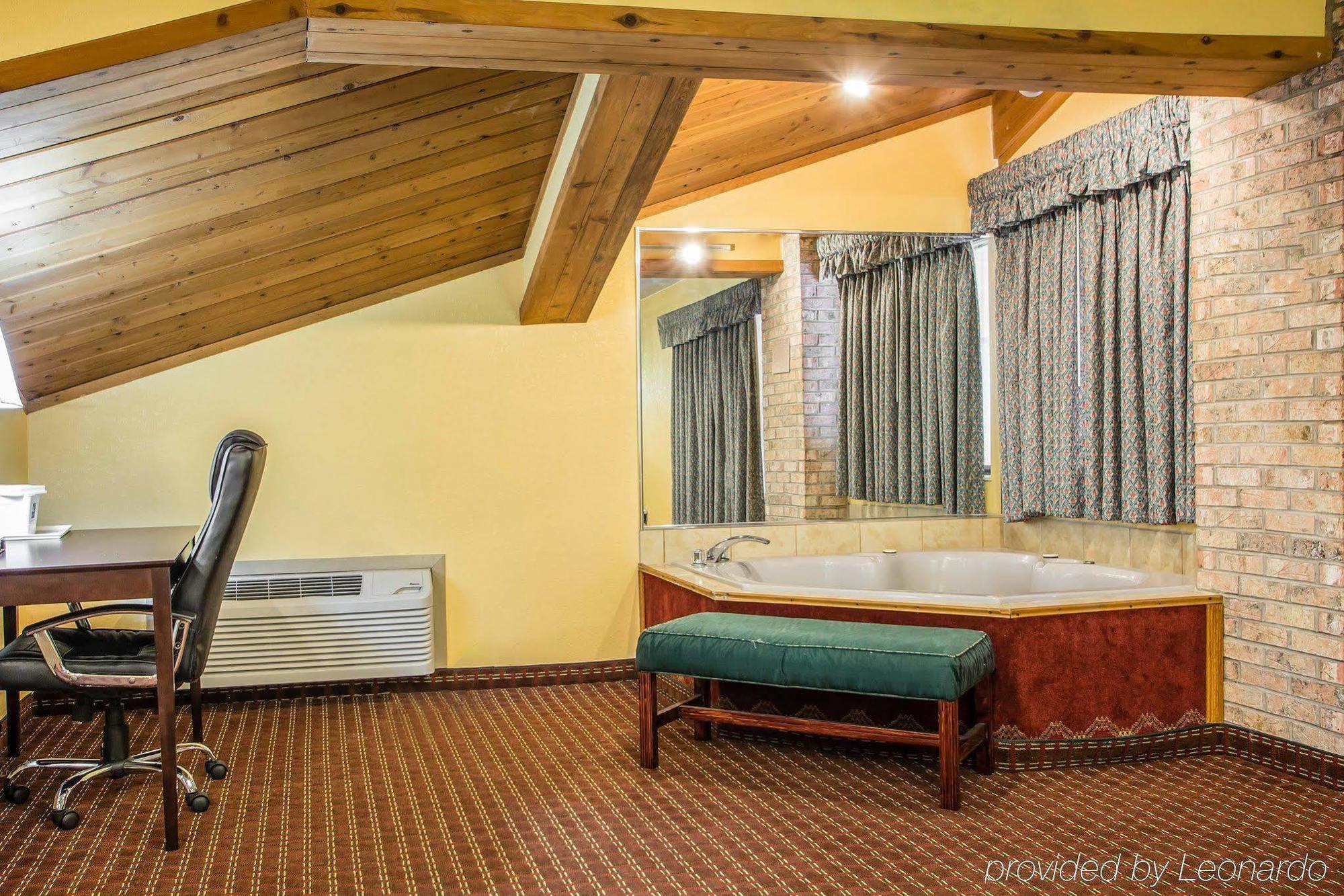 Quality Inn Central Wisconsin Airport Mosinee Экстерьер фото