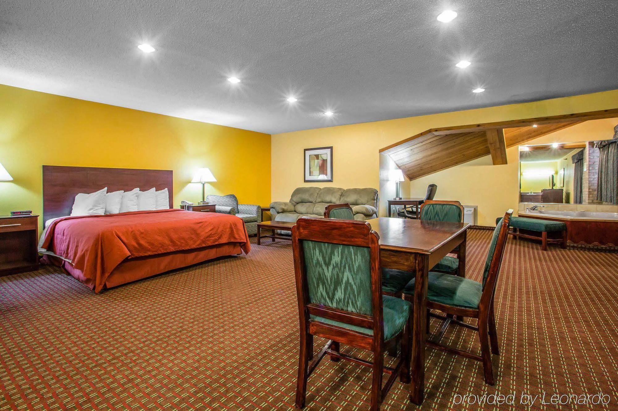 Quality Inn Central Wisconsin Airport Mosinee Экстерьер фото