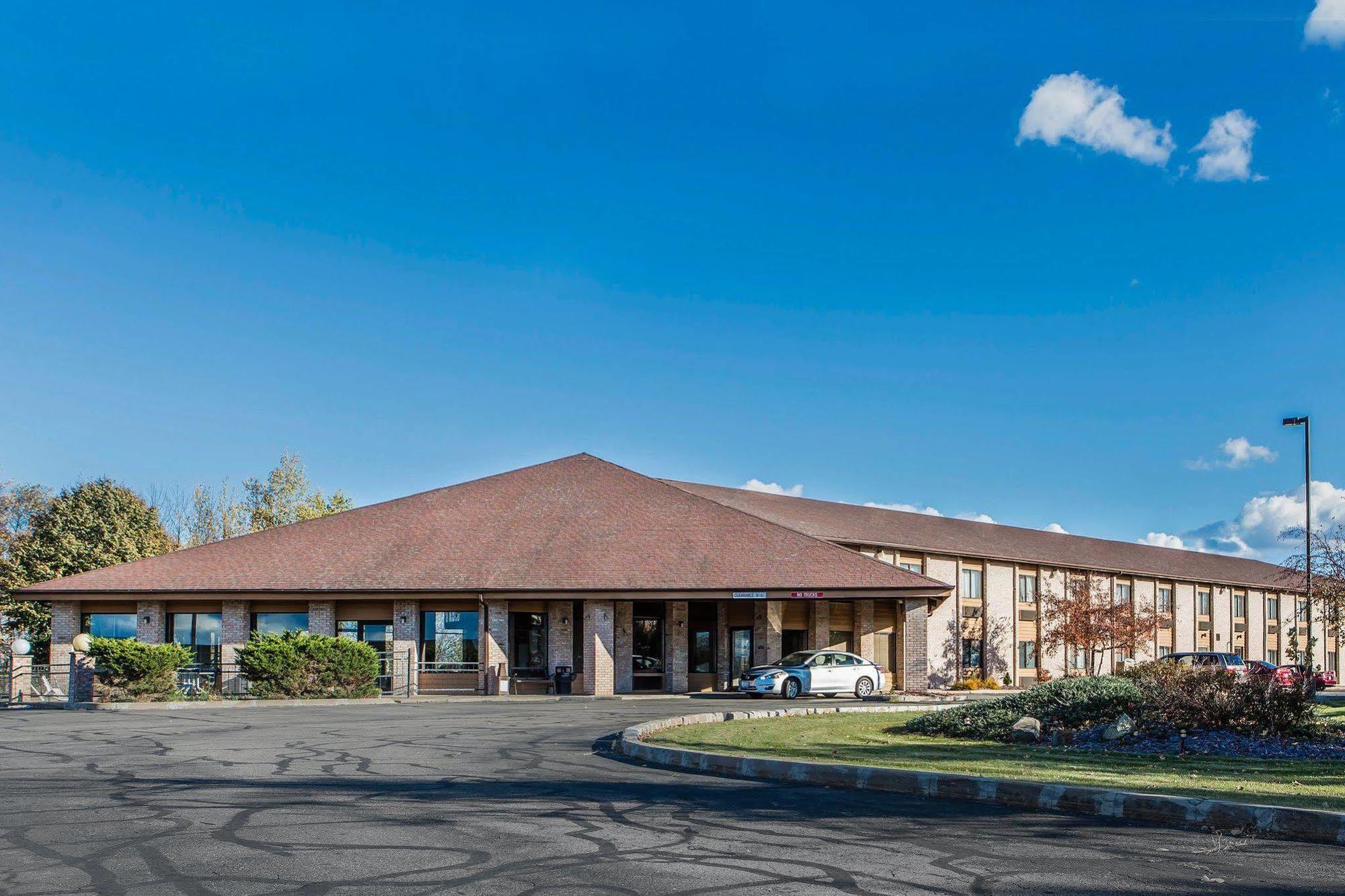 Quality Inn Central Wisconsin Airport Mosinee Экстерьер фото