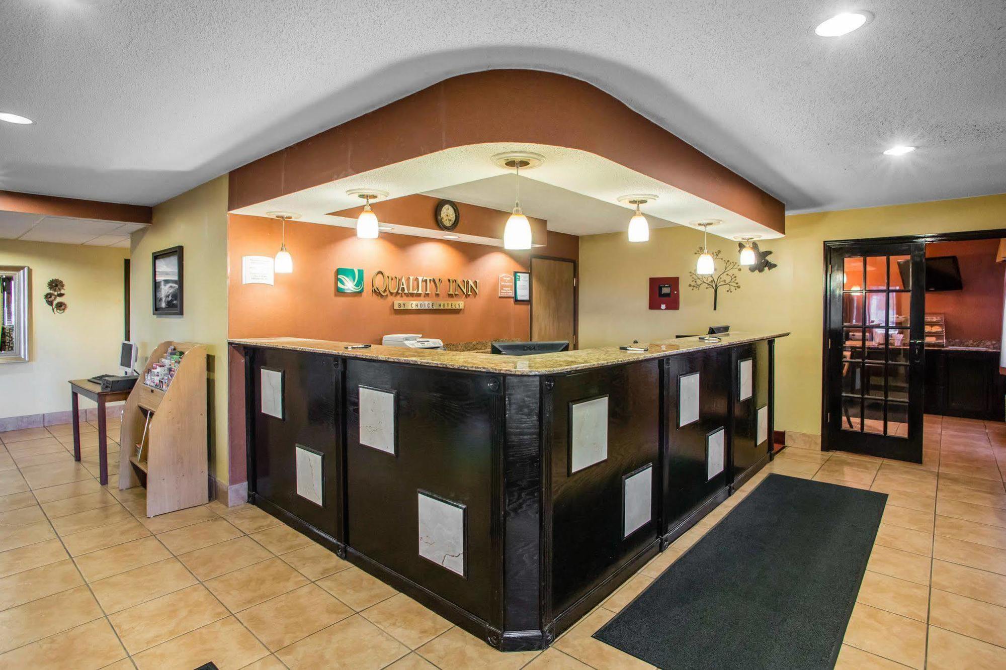 Quality Inn Central Wisconsin Airport Mosinee Экстерьер фото
