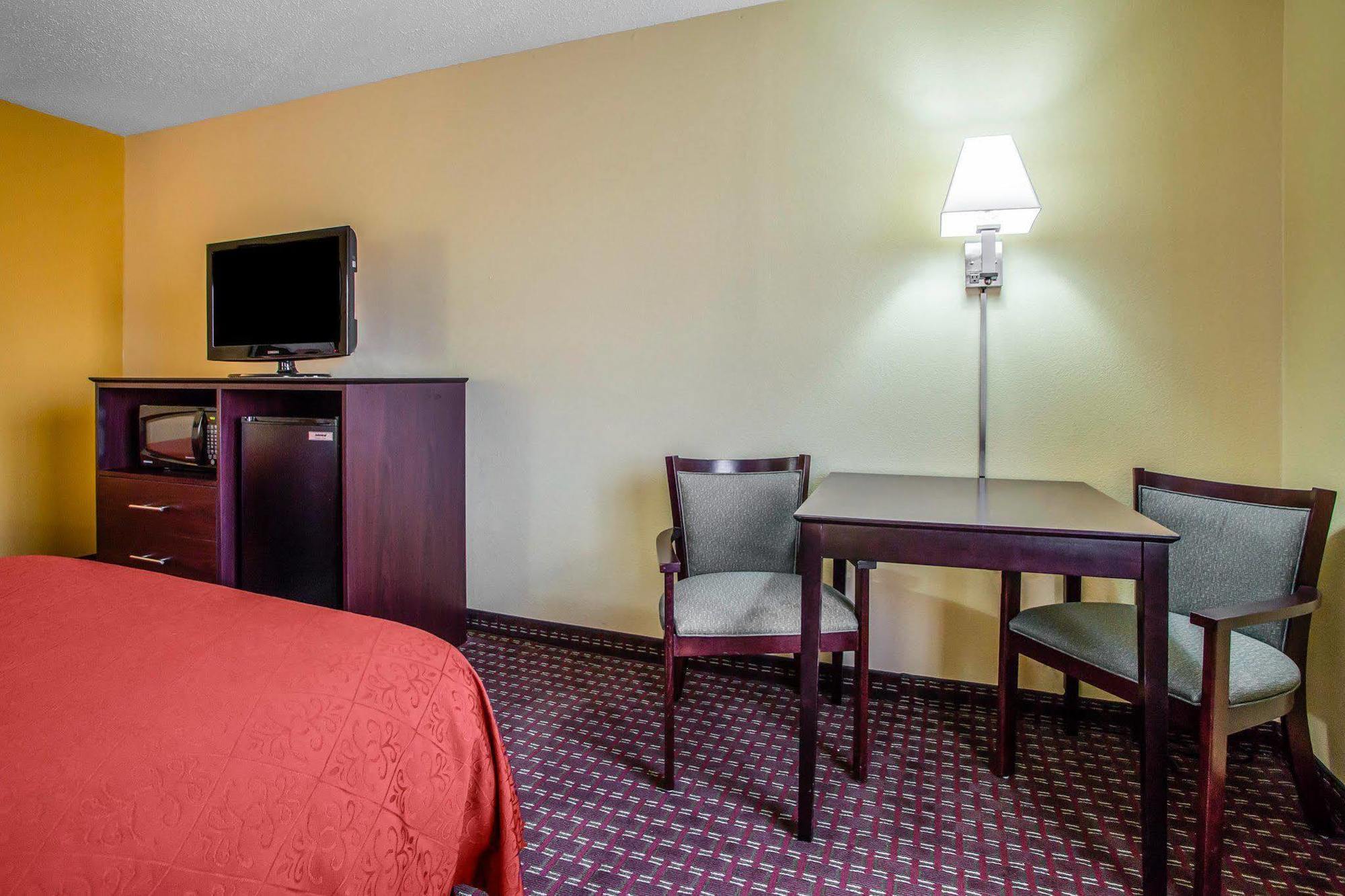 Quality Inn Central Wisconsin Airport Mosinee Экстерьер фото