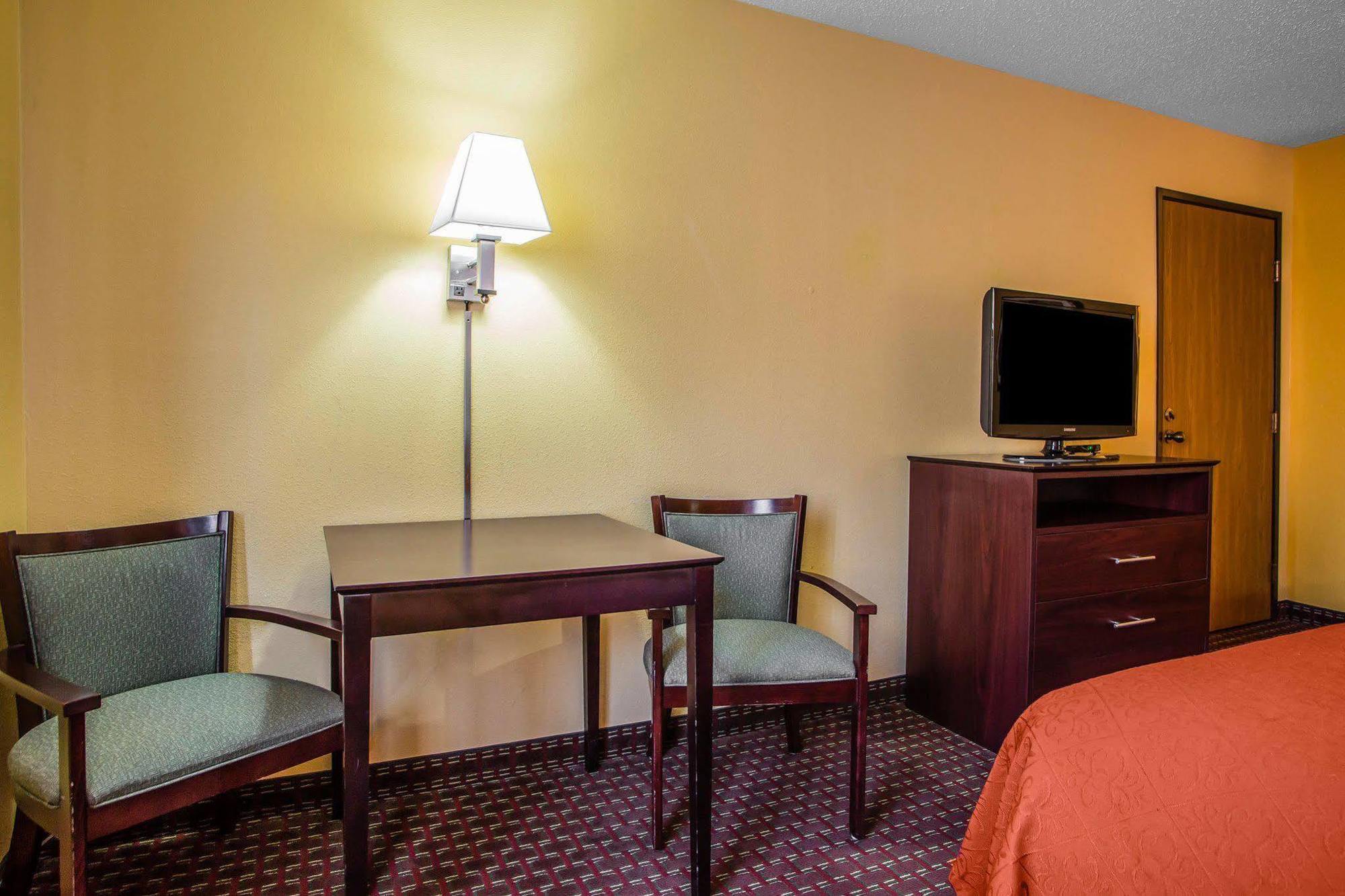 Quality Inn Central Wisconsin Airport Mosinee Экстерьер фото