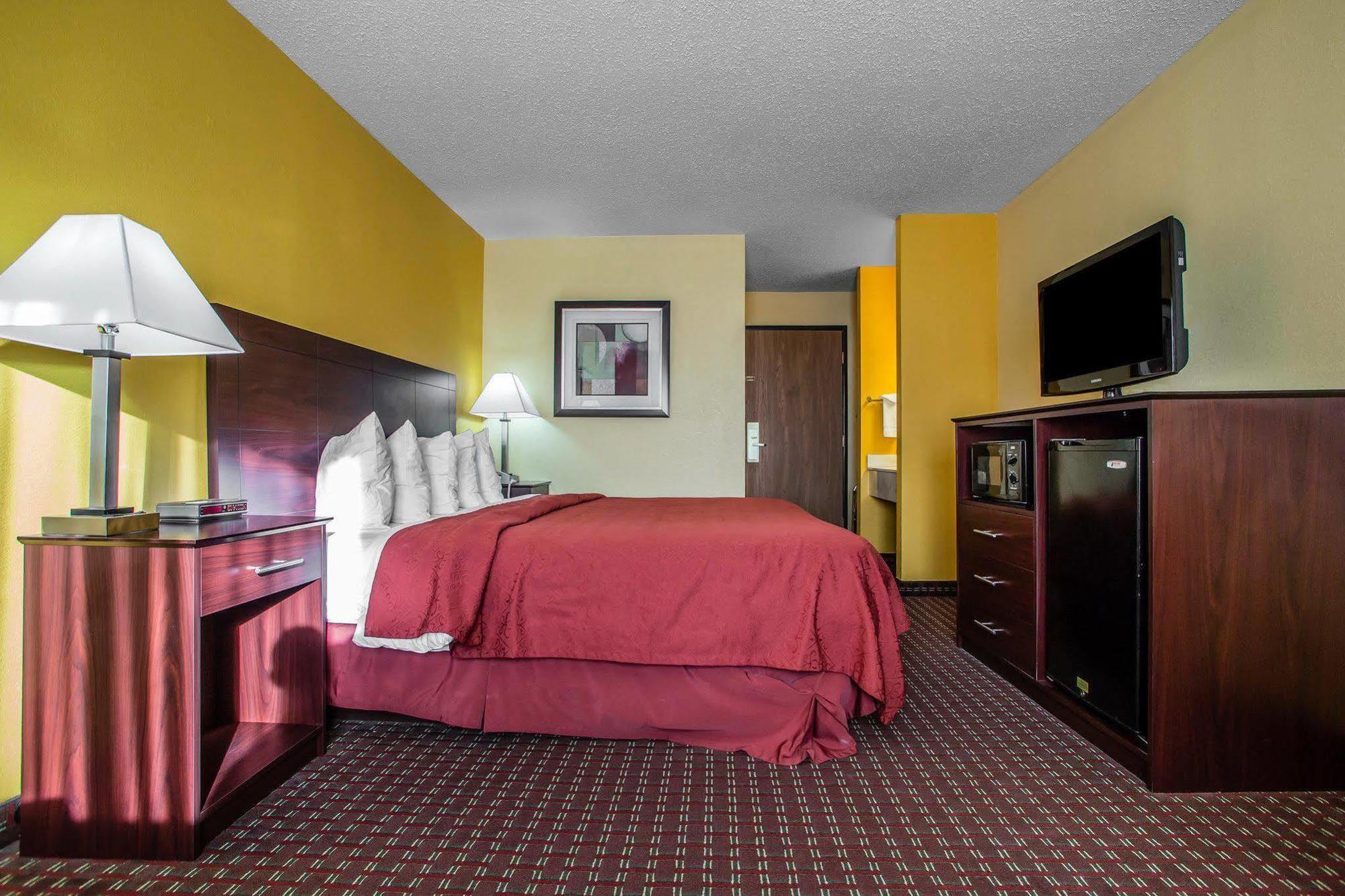 Quality Inn Central Wisconsin Airport Mosinee Экстерьер фото